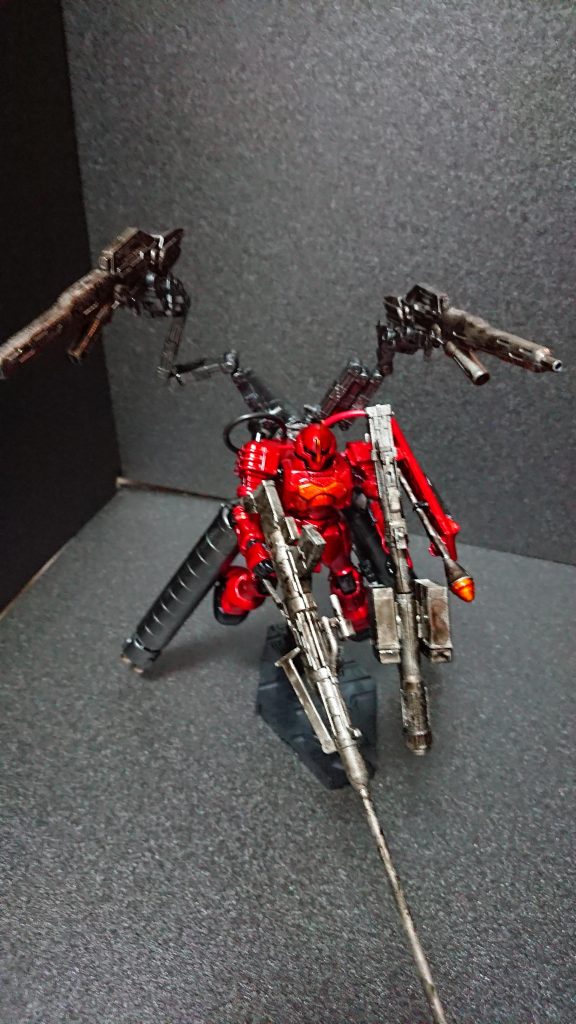 武装は多めで、ヅダのライフル、ヒートホーク。
フルアーマーユニコーンからバズーカとミサイル。
サブアームには、ガーベラテトラのマシンガンを使用しています。