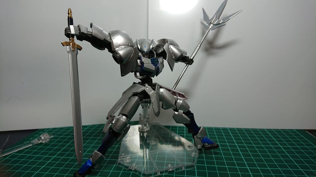 乱戦時は槍も使うという設定