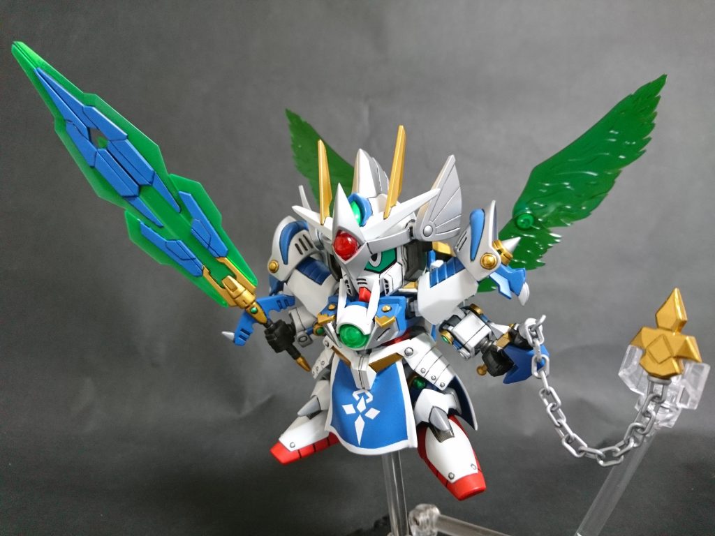 「邪悪を…駆逐する！トランザム！！」
トランザム状態では、武装は大剣とフレイルの二刀流に変化する。
光の翼を展開したその姿は、どこか天使族を彷彿とさせる。