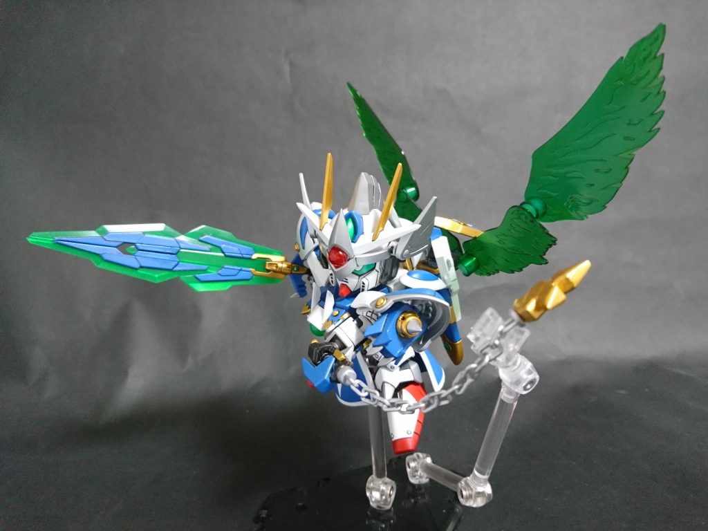 トランザム状態では、光の翼による高速移動や、２つの武器を用いた連続攻撃など、通常形態とはかけ離れた荒々しい戦闘スタイルとなる。