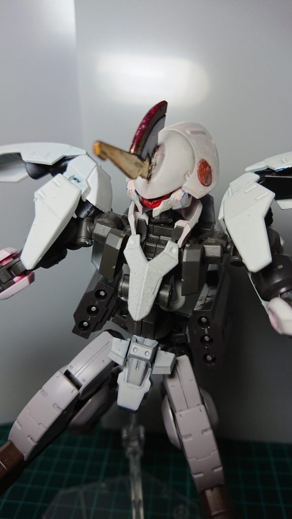 頭部はヘルムヴィーゲ・リンカー、マラサイ、グレイズリッターのアンテナを合わせたものです