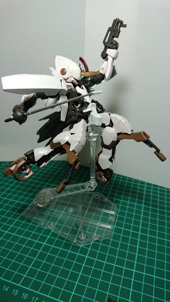 本機のメインであるトルーパー形態への変形