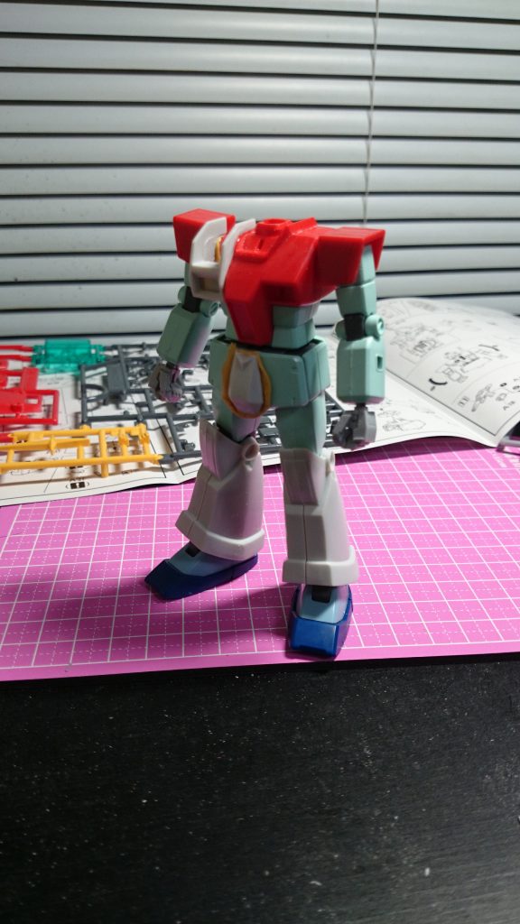 ハイパーカットソーで切り刻んで現物あわせしてます。