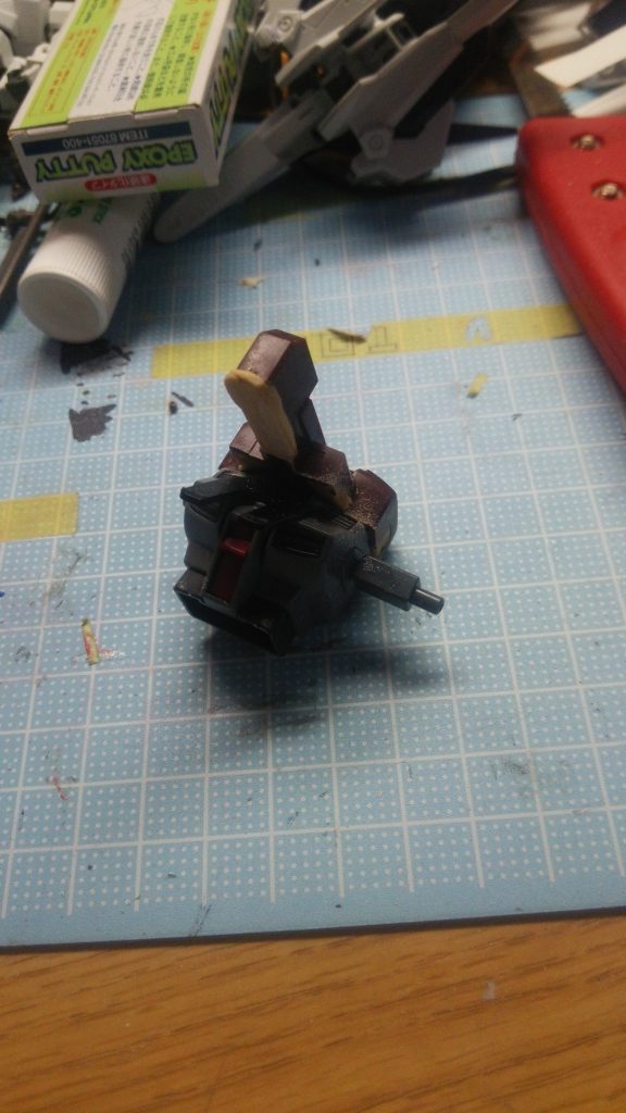 パーツを張り付けるだけの簡単なお仕事