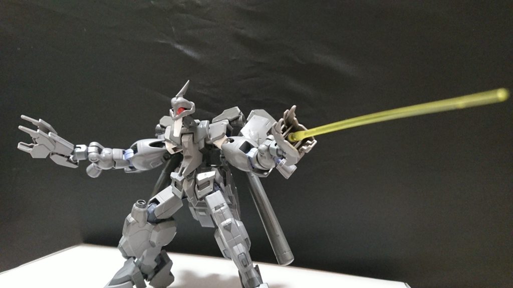 トリモチランチャーは膝から発射可能だがまるで当たった事が無い、なので当てるつもりはなく適当に発射して敵によそ見をさせる為に使用していた。
シャッカーは腕部が着脱可能で基本緊急時に使用する、外した腕部は自力でまた取り付けられる。
シャッカーの足は敵を掴める形状なのだが足自体たいして上がらないので何ら意味をなさない。