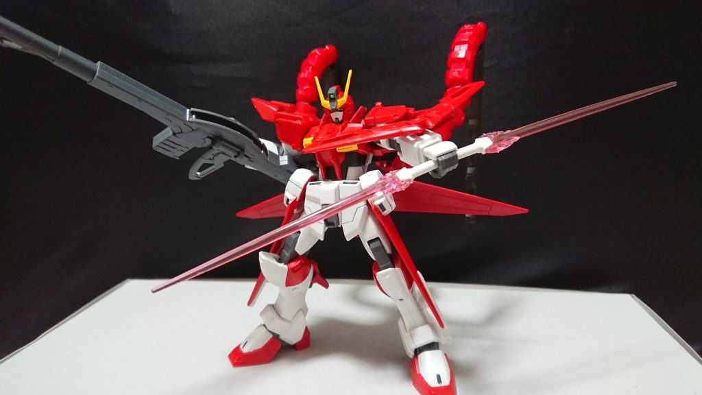 [武装]大型ビームソード、ビームサーベル×２、バスターランチャー、頭部バルカン、胸部バルカン、エクツァーン×２、ビームブーメラン×２となっている。
宇宙で動かなくなっていて頭部を失ってたレッドインパルスという機体を回収し頭部と武装を追加したのがこのレッドインパルス・エアードである、総合スペックは初代レッドインパルスより少し劣っているがそれはさほど問題では無く初代レッドインパルスにはあったはずの機体本体のエネルギーが４割近く減少しており操縦者の実力にも大きな差があった。