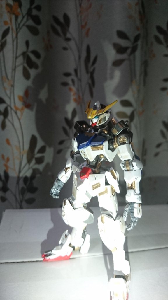 後ろに影が映るようにしたらよりカッコイイです