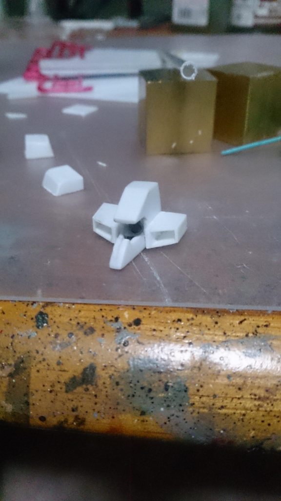 頭部はフルスクです。