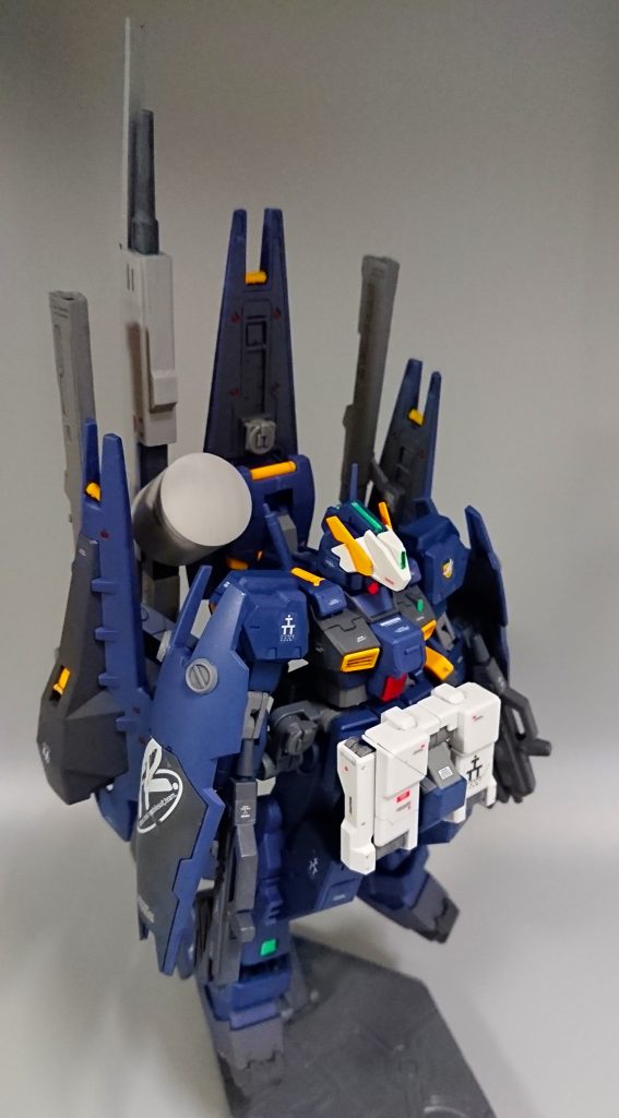 こちらも基本は成型色で、一部ガンダムマーカーとシタデルカラーにて塗装して、デカール、つや消しクリア仕上げにしています。