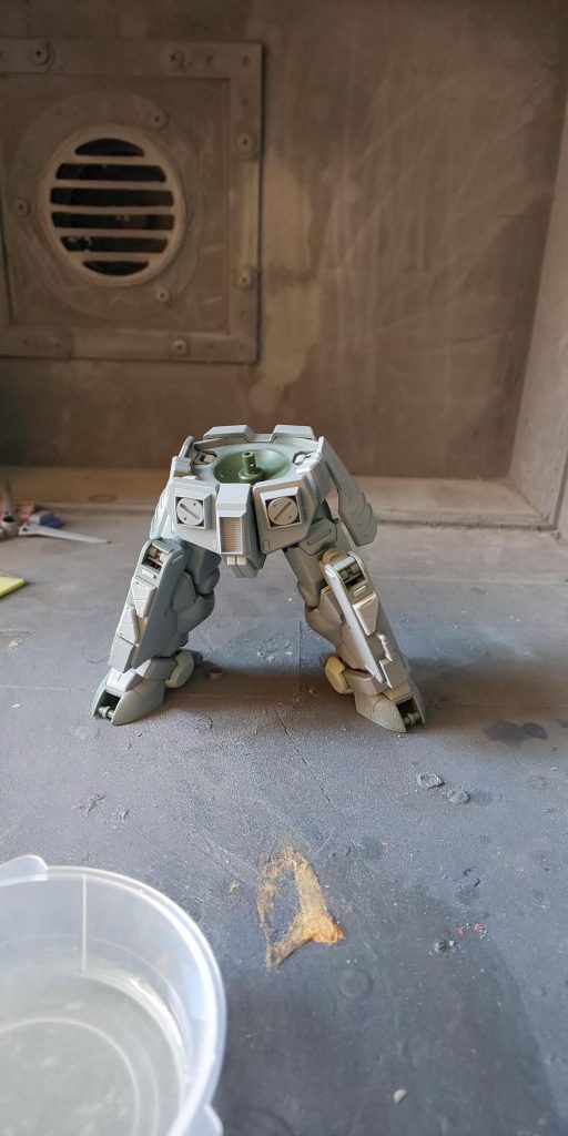 下半身にサフ吹き。