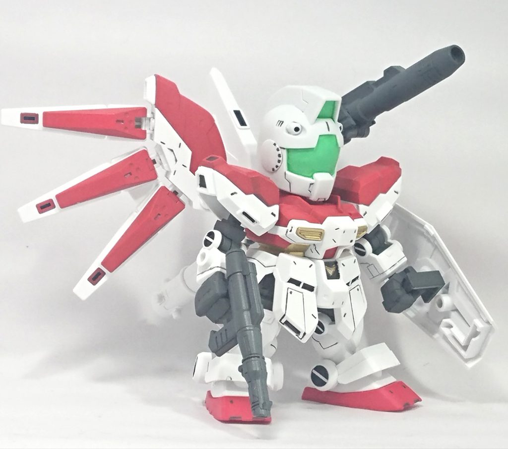 クロスシルエットとBB戦士の互換性を活かして、Hi-νのボディにジムヘッドとガンダムの手足をくっつけています。
フィンファンネルはジムらしく片方だけ。