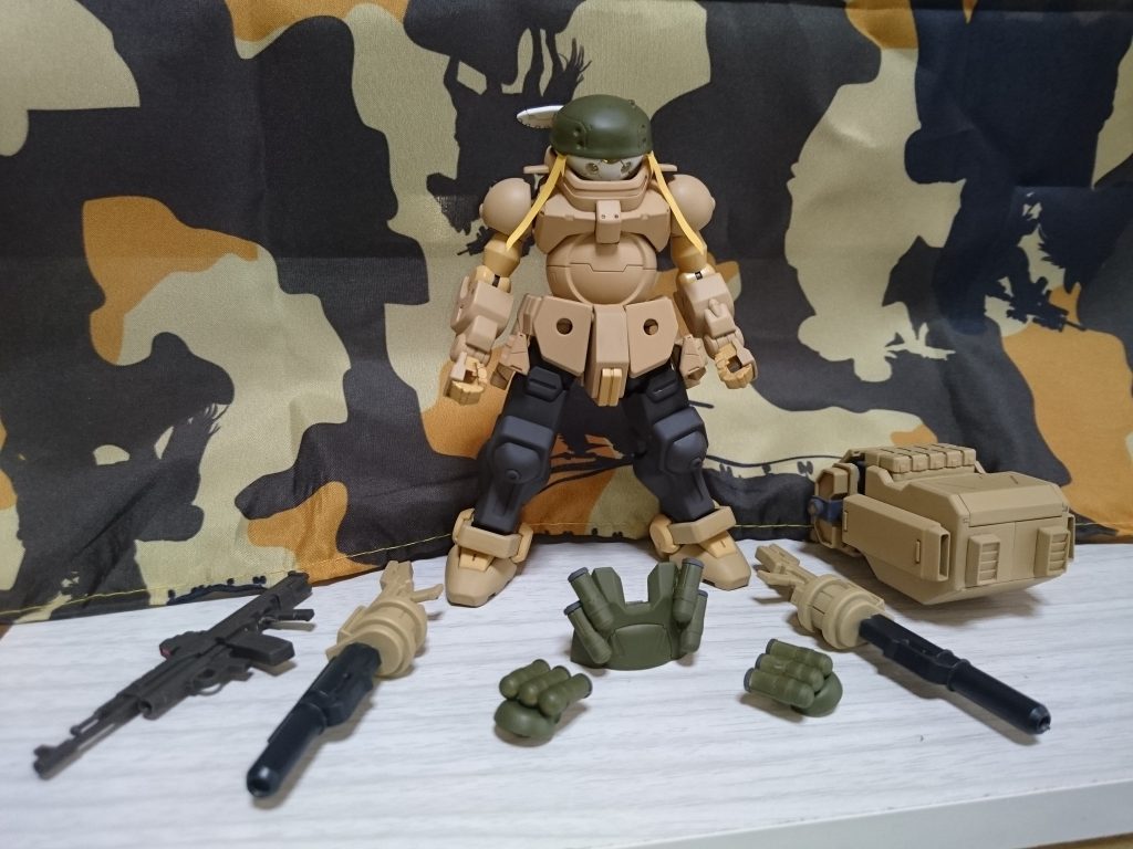 脱げます。
予備グレネードはEZ-SR、腹当てはグリモアのシールドから。