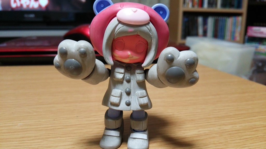 パテでクマハンドを作成。