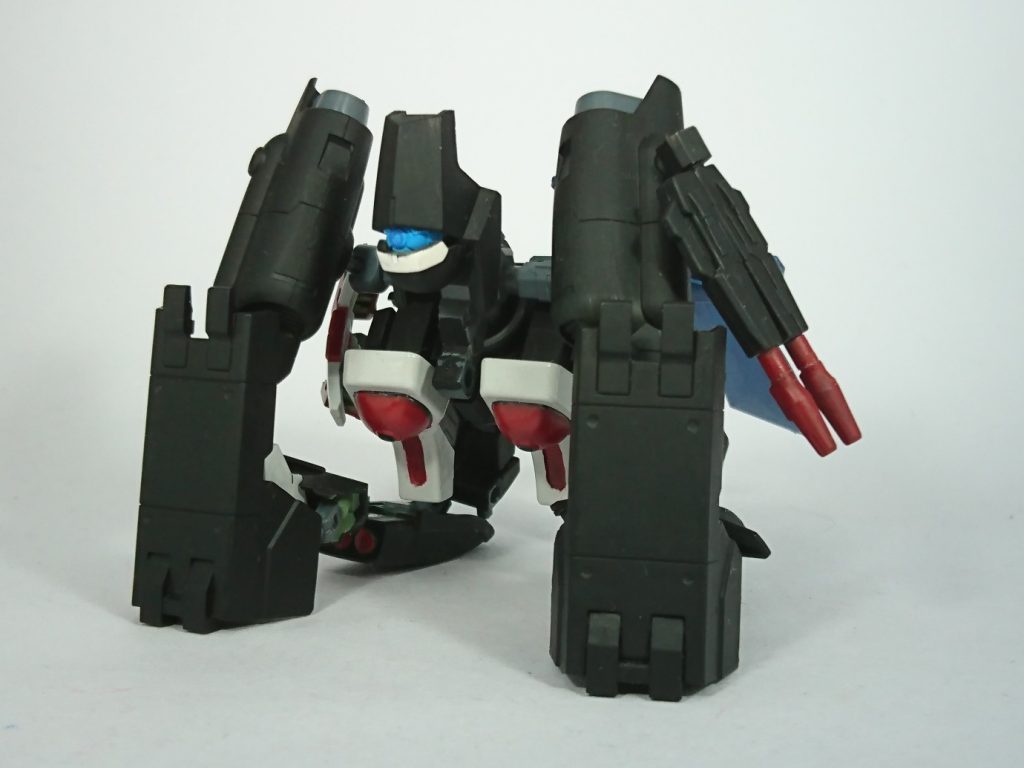 ビーストアームズ01 マッスルゴーレム
ディザイアガンダムとの合体を前提として生み出された支援メカ
MSに比べて小柄なボディだが、マッスルの名に恥じない格闘能力がウリ
射撃武装としては左腕部のビーム砲が主兵装となる