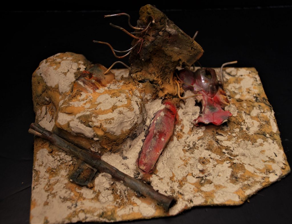 ジャンクパーツで簡易ジオラマベース作成。土台はダイソーのかるーい粘土にウェザリングペーストを塗りました