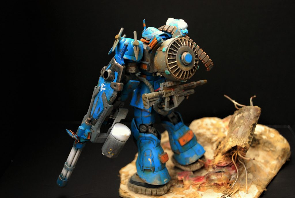 背中のプロペラは機体バランスが悪かったため、1基に減らして代わりにバーニアを追加したという設定