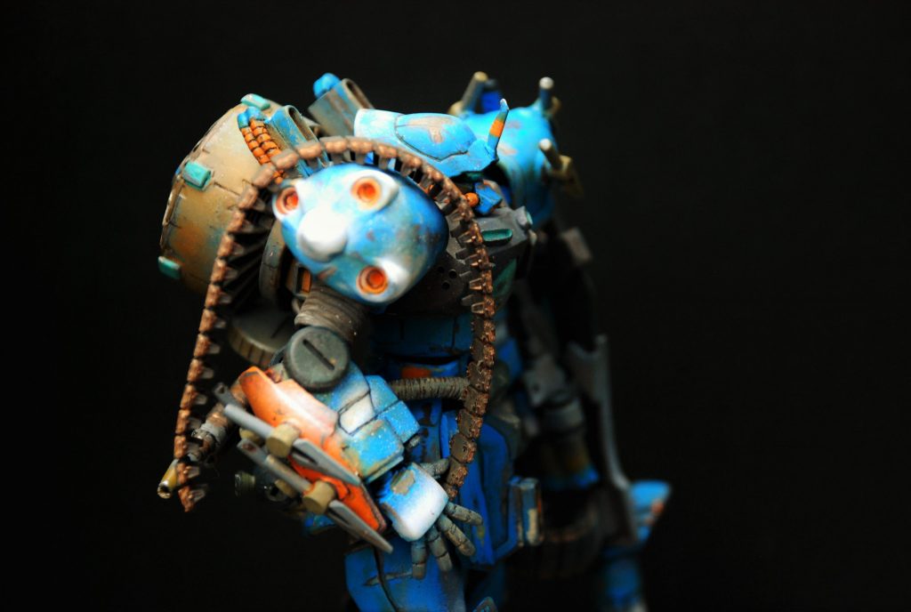 ピッチングと砂漠での砂ぼこりでの風化もあると考え、エアブラシでわざとぼかしをいれました