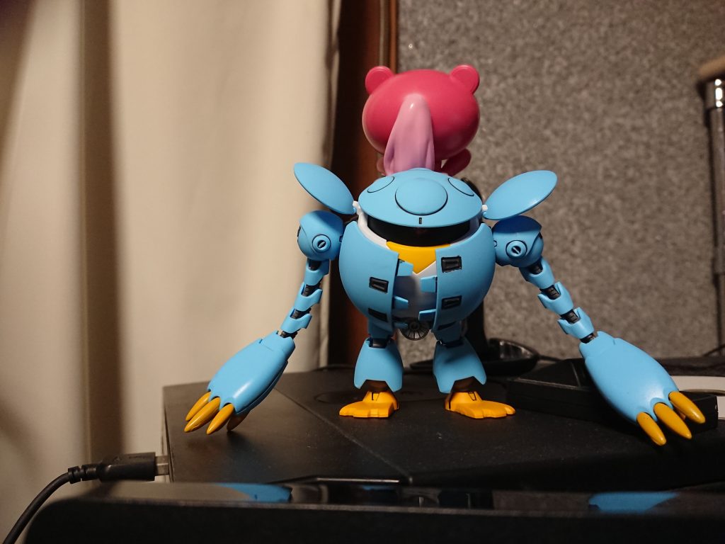 仮組の様子。最初は背中に乗せてました。