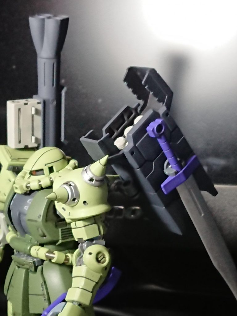 「ランドセルには、ブキヤのミサイルポッドをつけてます。マウントしたヒートサーベルは僕のイフリート改が使いますから、勝手に使わないでください。」