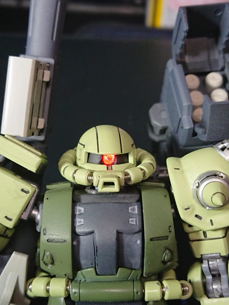 「モノアイはLEDで光るようにしてあります。まあ、フォース戦では全然意味がありませんが…。」