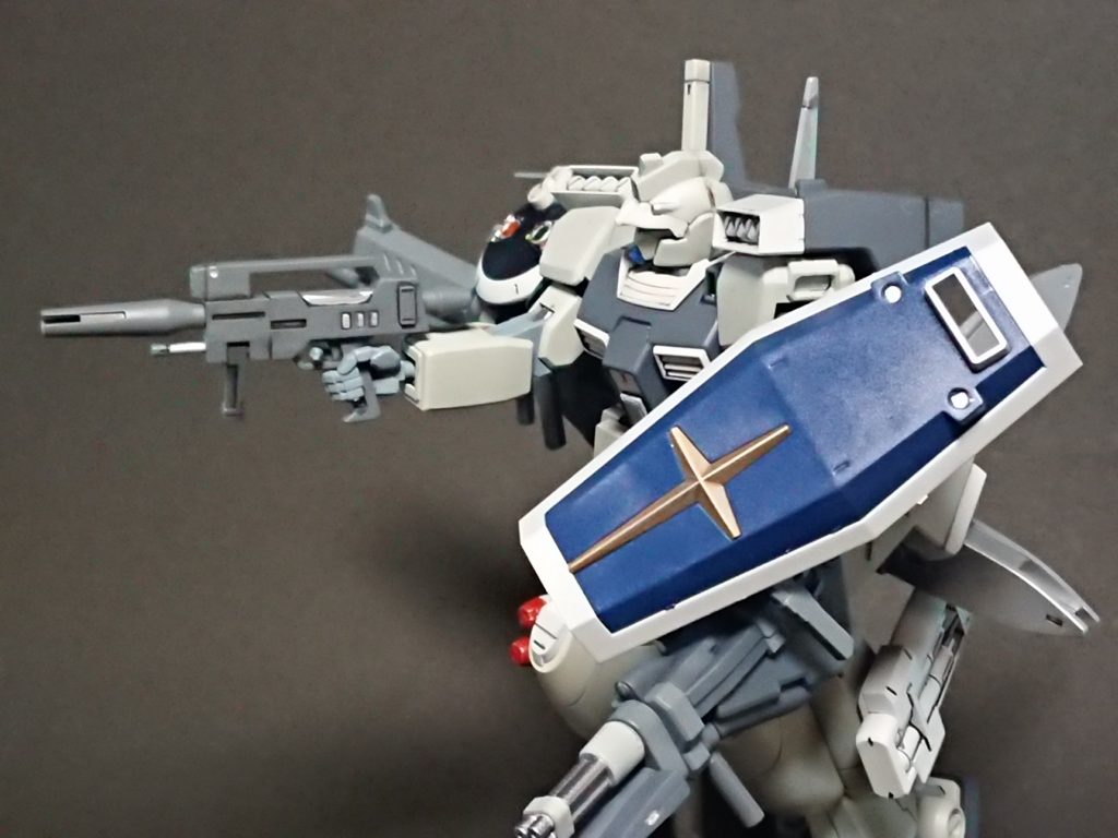 「シールドとビームサーベルも準備しています。ただあくまでサーベルは気休めですから、接近戦はなるべく避けてください。」