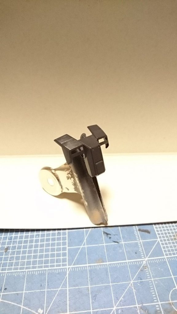 需要あるかわかりませんが本体の塗装方法。
下地は黒に近いグレーです。