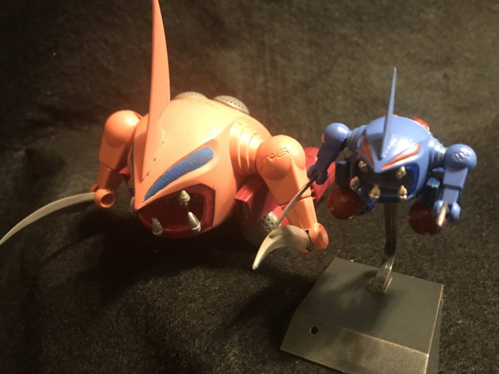 2ショット！　実は左下の　牙　が妖怪パーツ隠しの仕業でなくなってしまい　
ランナーを三角にカットして　くっつけてます。

分からないでしょ？