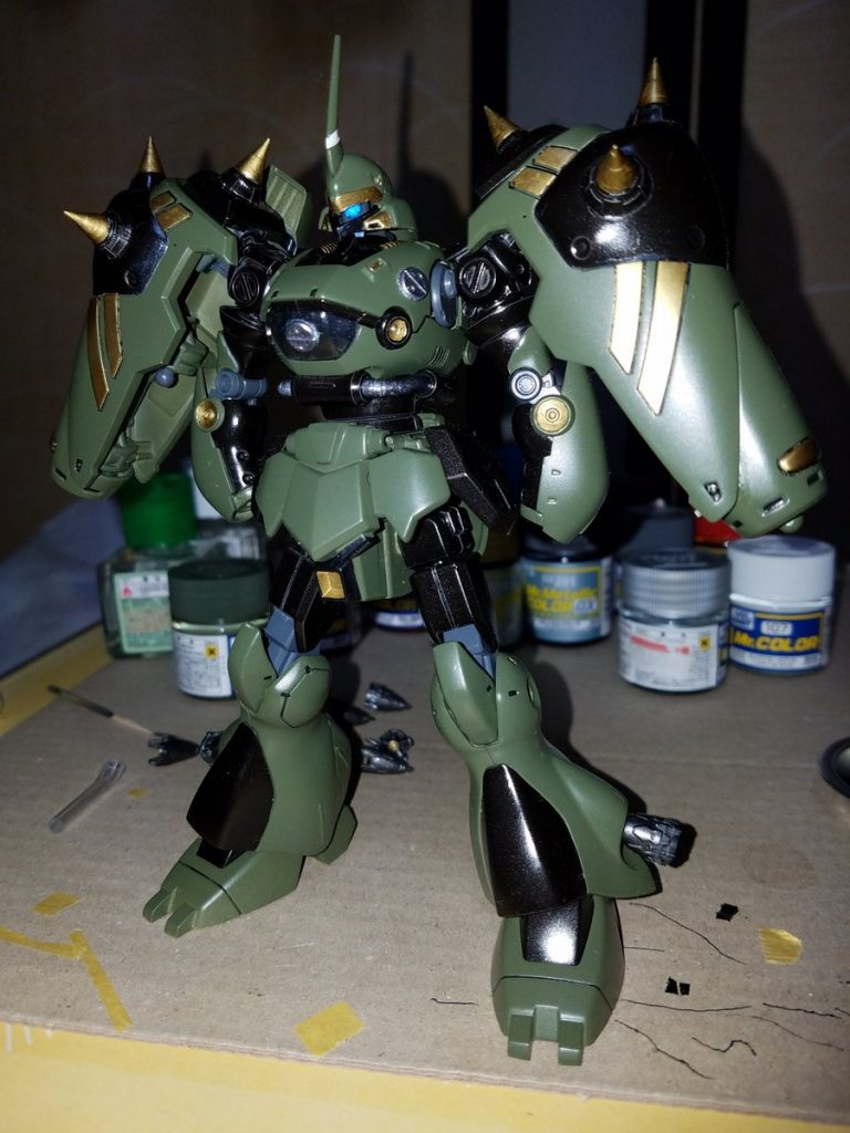 ざっくりと色塗り。
この時点だと完成品より結構暗めな印象ですがつや消しトップコート吹いたら全体的に淡い感じに。
次回は金色の所とかはトップコートを避けるやり方もやってみなければ。