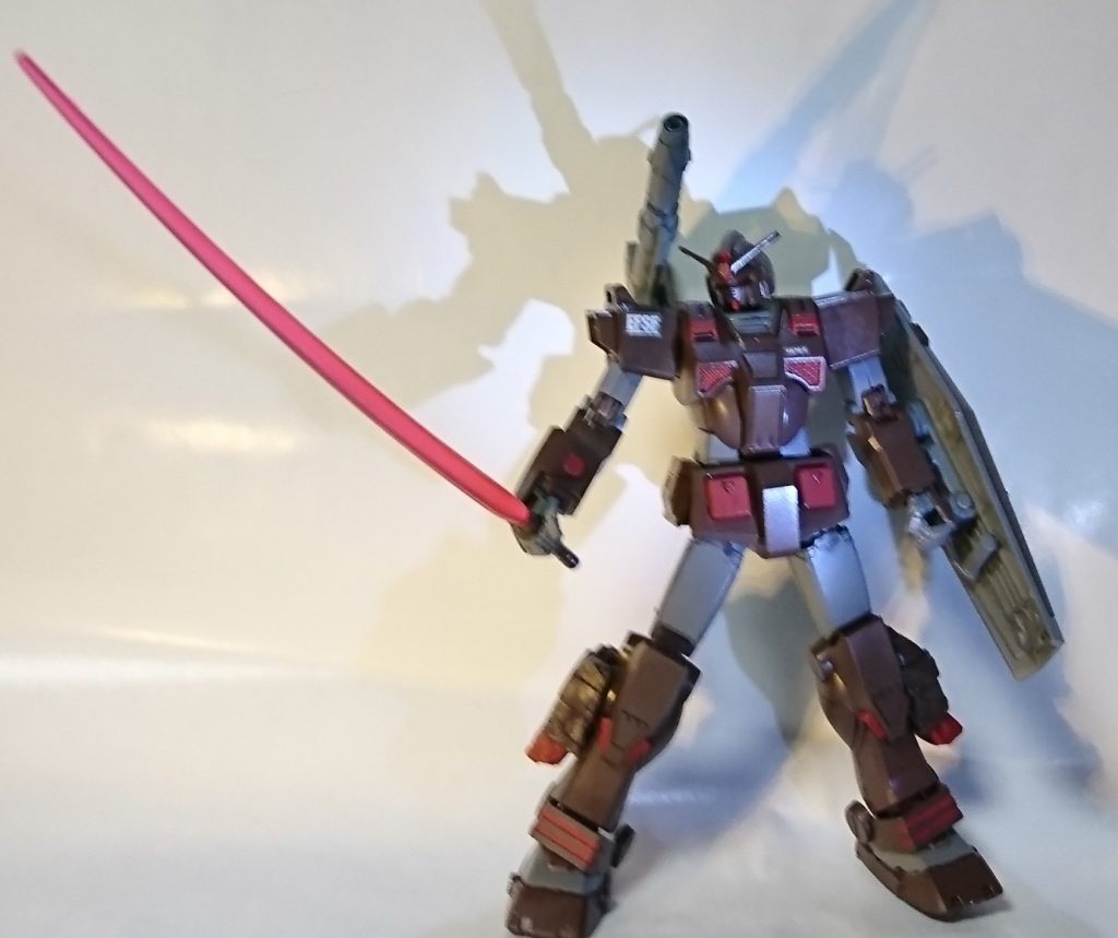 サーベル基部のパーツは1つ入ってなくて他ので代用　ＭＧニューの長いサーベル刃　