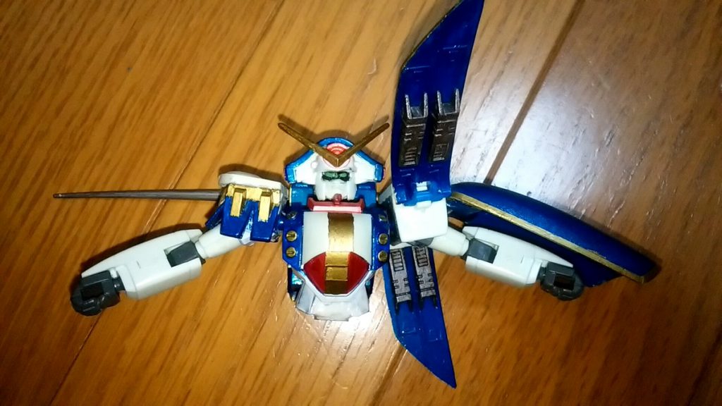 全く開かなかった肩、マントを開くように改造しました。今の技術ではここまでが限界でした…