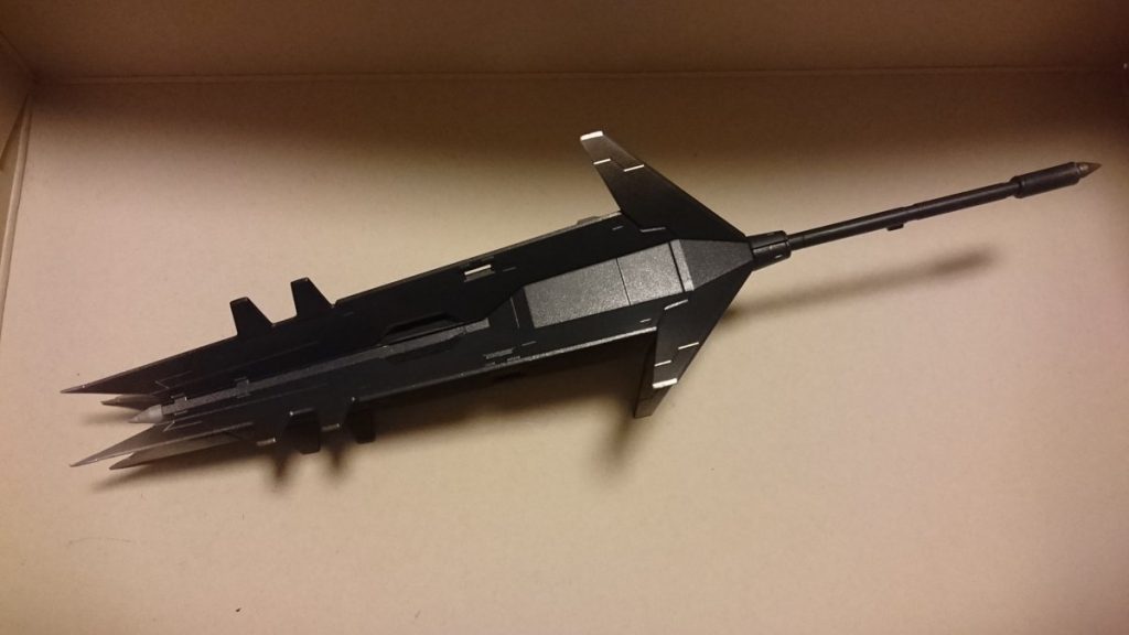 超大型メイスは各部分をランナーを使い延長、シャープ化しジャーマングレーで塗装してから部分的にアルミシルバーを吹き付けました