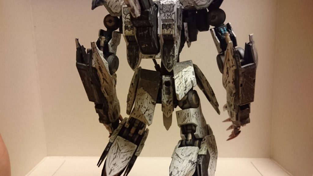 リアアーマーを可動化
ボールジョイントを使っているのでフレキシブルに稼働します