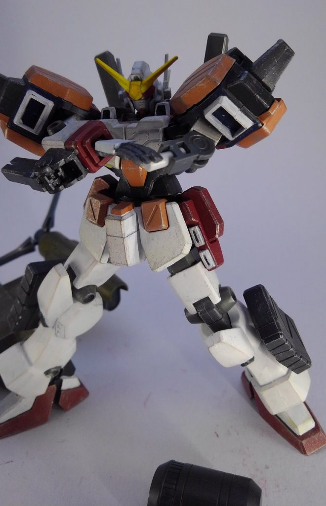 腕関節にボールデンアームズの関節を使用したので、トロワが気を使ってくれたビームサーベルも内蔵できてます。（かなり短くなっていますが）