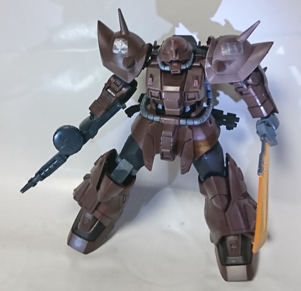 設定
中佐用にカスタマイズされたイフリート　ヒートサーベルは1本で射撃武器を多めに搭載している
グレネード付きライフル・ザクマシンガン・ショットガン