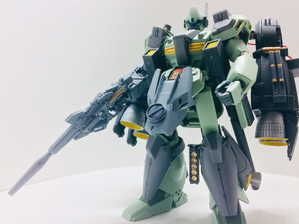 アーマーパージ形態。
右腕はバンシィのもの。ビームマグナムの反動に耐えるために変身機能を排除して簡易的に接続。