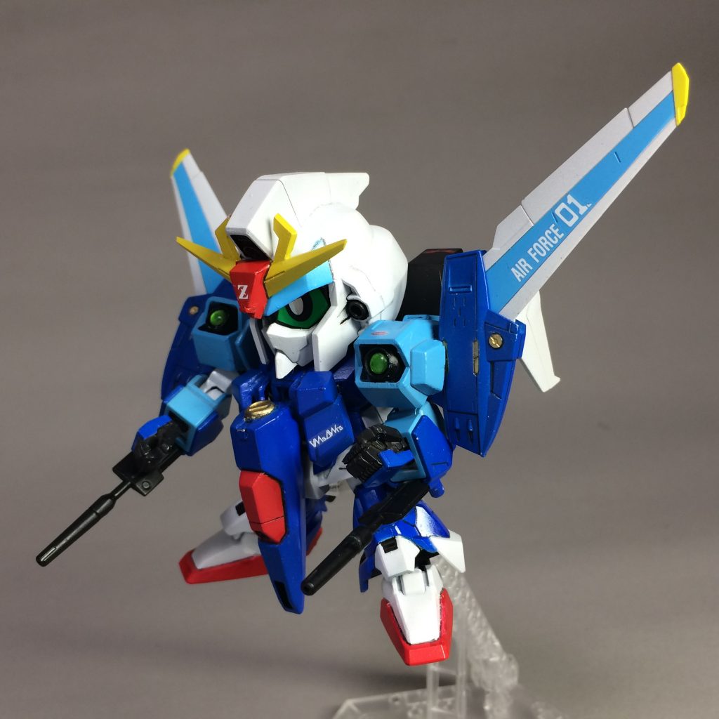 オプションで両腕に装着できるアームガンを用意しました。旧HGUCゼータガンダムのビームライフルの銃身を２つ使用しています。