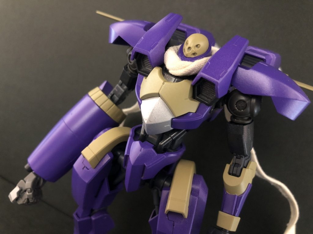 まずは正面アップ画像から。肩回り、右腕部に変更を加えましたが、大部分は百里のままです。