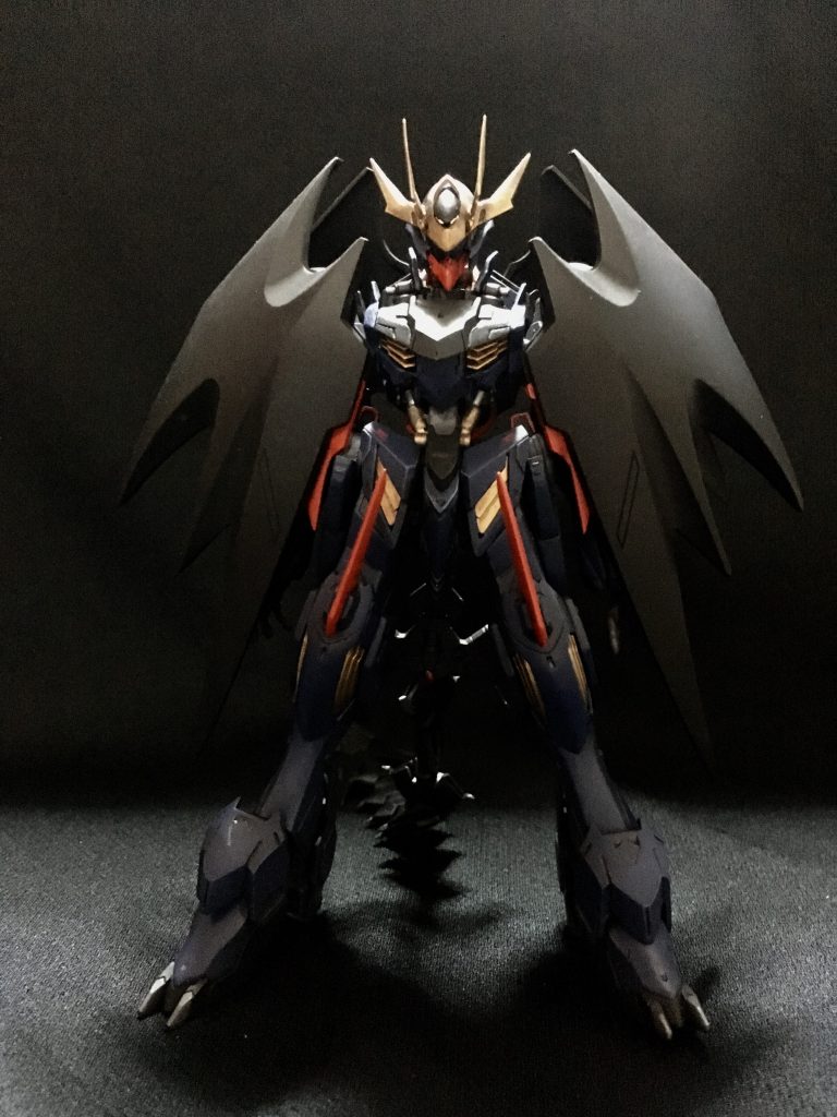 さらに畳んで巡航形態になると、エイハヴウェーブの拡散をある程度防いで接近出来たり、大気圏に再突入する際に利用出来そうです。