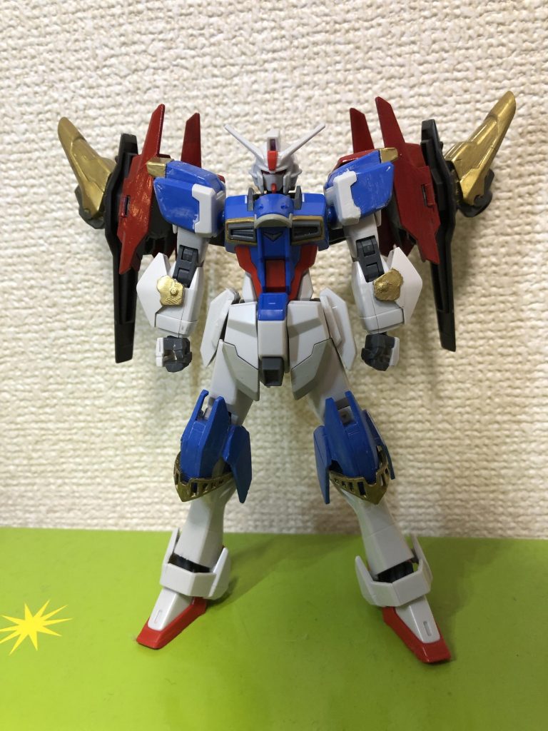 正面。ガンプラバトルに出るならこのガンプラにしようと思います。きっと、ロイヤルなガンプラなので赤髪の王子が私をフルボッコしに来てくれるでしょう。