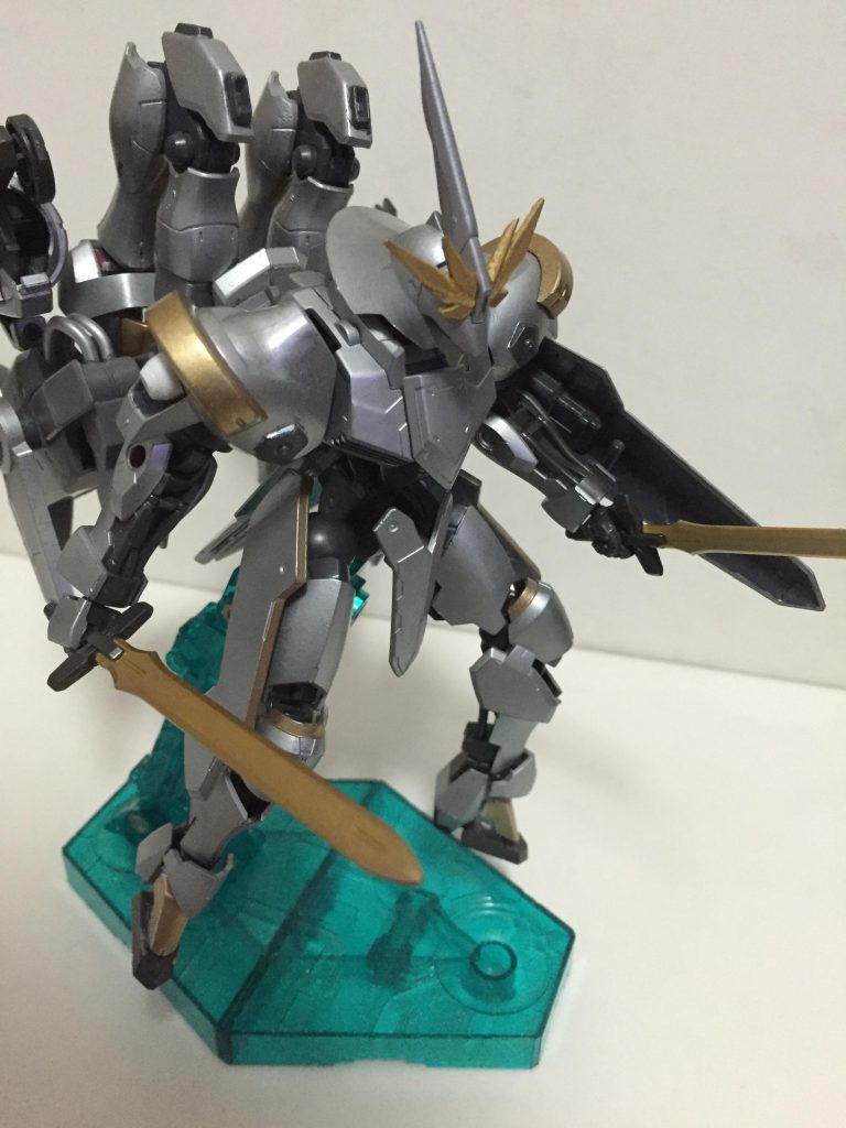 白銀の騎兵–3枚目/制作者：ワンタン