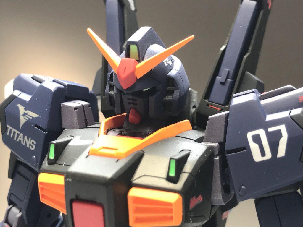 頭部はニューガンみたいに後頭部に向かって上がる形に変更