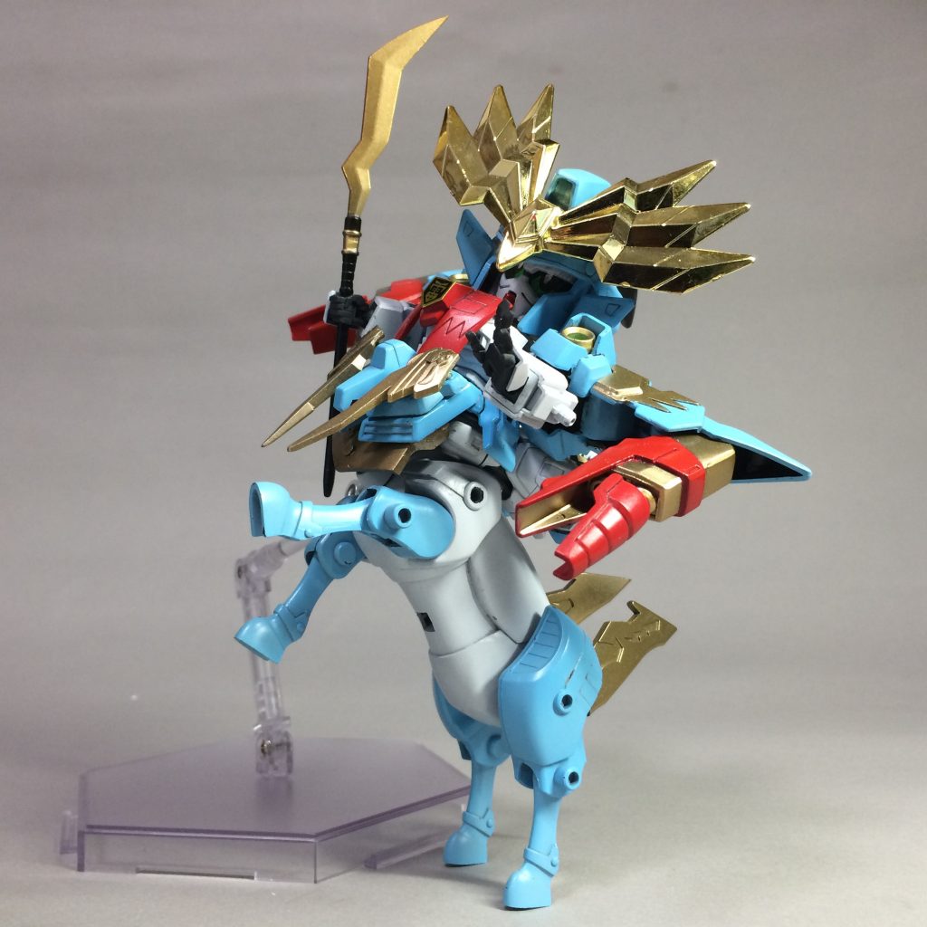 『雷激閃迅騎(サンダースタリオン)』への合体も再現しています。コネクタパーツを追加で使用し、神竜馬の首のみ余剰パーツとなります。