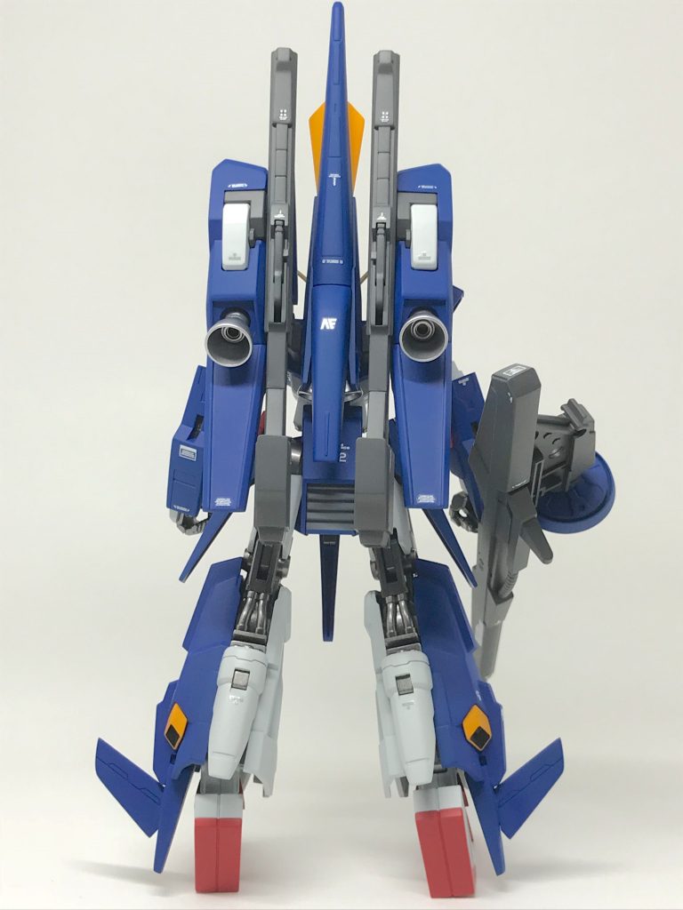 バックビューです。
脚長による高身長化により、セクシーな
後ろ姿となっております。(*´∀`)♪