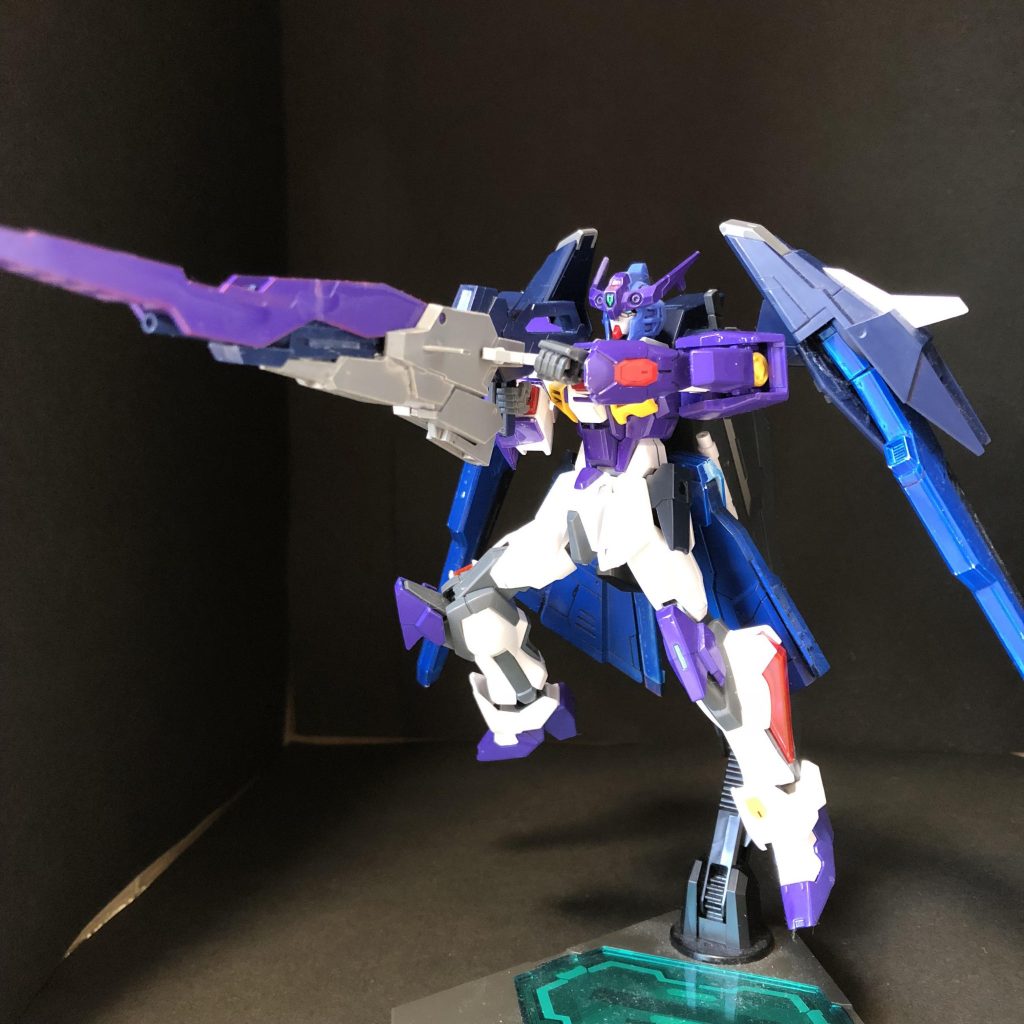 ロングライフルバスターモード
砲身を展開して更に出力を高めた形態。本機の火器としては最大の威力を誇るが、チャージ時間と消費電力、射撃時には移動が困難になるなどの理由で、あまり使われない。