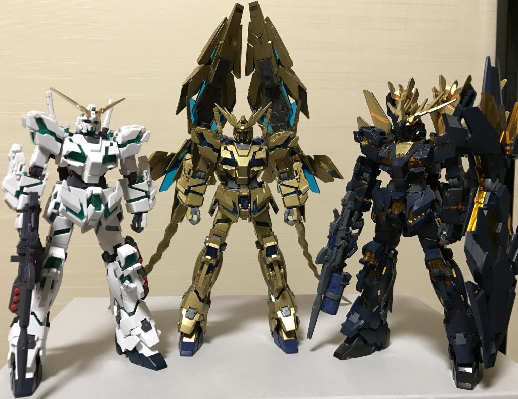 最後に比較…といきたいが他2体…特にバンシィの出来が酷いので比較になるかどうか…

塗装の影響で全体的に動かしにくいタイプになってしましましたが個人的には満足。製作途中にメッキ版の発表があっても屈しない…