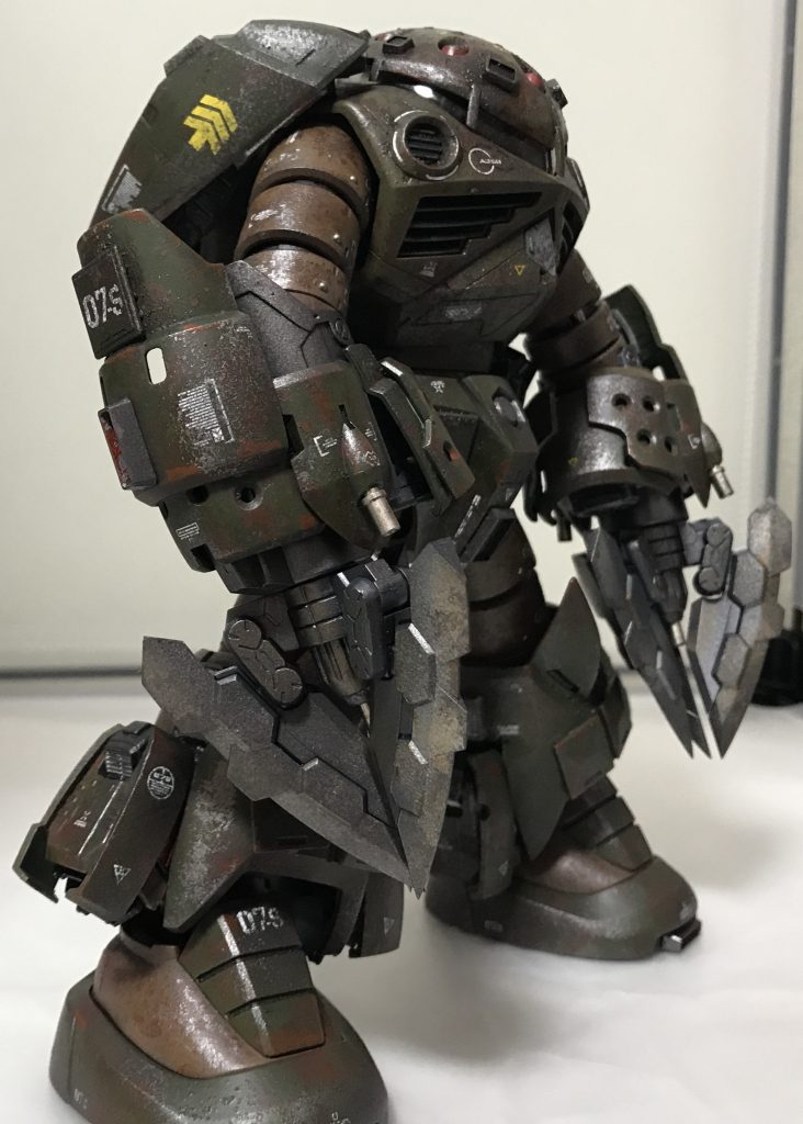 腕はコトブキヤのスパイラルクラッシャーにMGズゴックの外装の組み合わせです。
ゼンマイギミックは残しているのでクローは回転します。