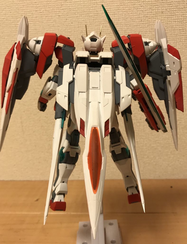 まずは正面と背面から
使用した色は
［フラットレッド・ホワイト・ニュートラルグレイ・ゴールドリーフ］
の4色です