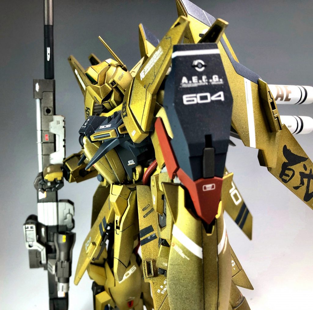 顔:百式  
胴、肩、腰:バウ
腕、足、シールド、バインダー:デルタプラス
スカートアーマー:百式の物を改修
バックパック:バウ