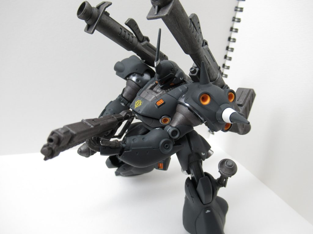 ショットガン。こいつの弾頭はガンダムの装甲材と同じだそうで。つまりガンダムが飛んでくるんですね（違）