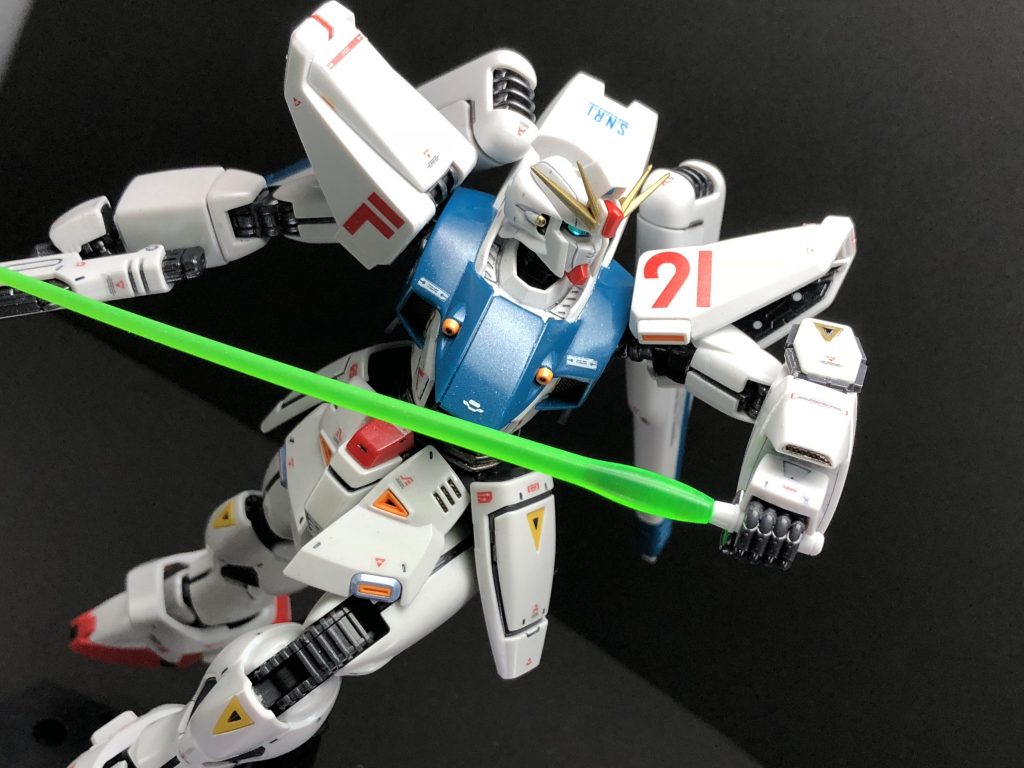 原作再現!初出撃時のビームサーベル横なぎ一閃
EXVSシリーズだと横格に設定されていて強判定で主力という代表的な格闘モーションですね。印象もかなり強くて好きです!
「なんとぉーーーー!!!!」